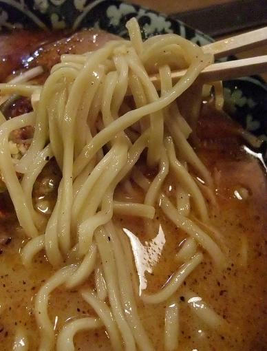 マル汁屋　味噌ラーメン　麺