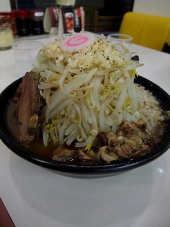 らーめん 成都 なると麺 少なめ 全部マシ