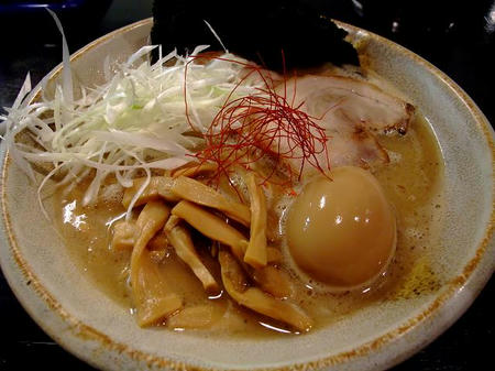 まるぶし とんや 特製豚そば