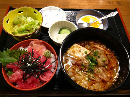 和食 光駕　牛すじうどん中落ち丼セット