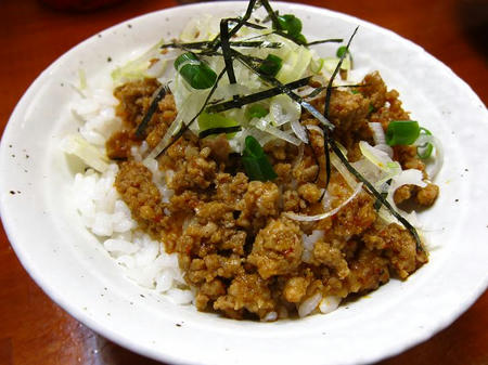 前橋とんこつ味楽留 ピリ辛そぼろ丼