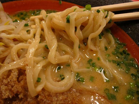 老虎麺飯城　胡麻そばの麺