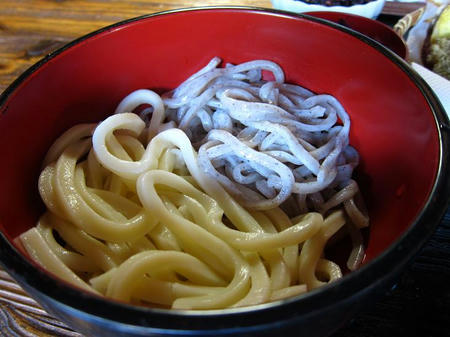 和利の家　二色麺