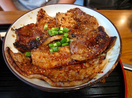 豚みそ丼本舗 野さか　豚みそ丼（辛口）