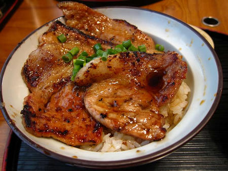 豚みそ丼本舗 野さか　豚みそ丼（並盛）