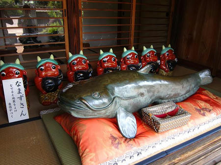 雷電神社　なまずさん