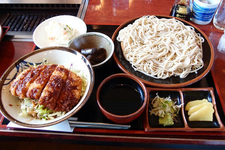 焼肉 手打ちそば 利伸