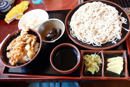 焼肉 手打ちそば 利伸
