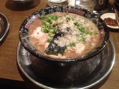 とんこつラーメン、スープこってり、麺固め、ネギ多め