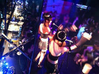 1_201104220868.jpg