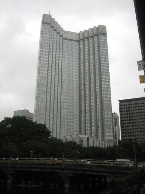 弁慶橋橋詰からみる赤坂プリンス新館