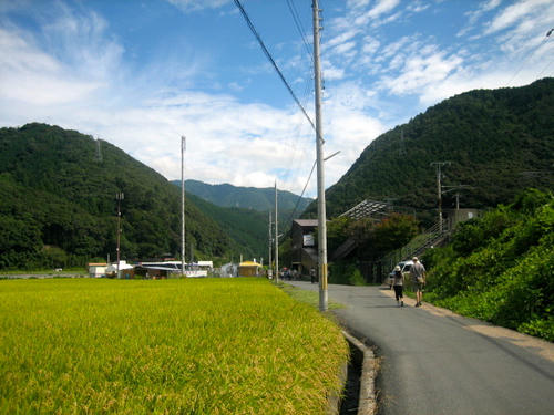 馬掘駅前
