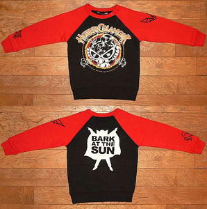 BARK AT THE SUNドラキュラシルエット長袖トレーナー(Baby) Red
